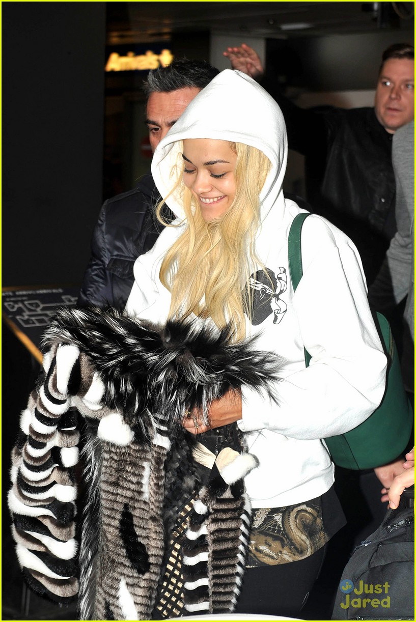 Full Sized Photo of rita ora moschino milan fashion week 12 | Rita Ora