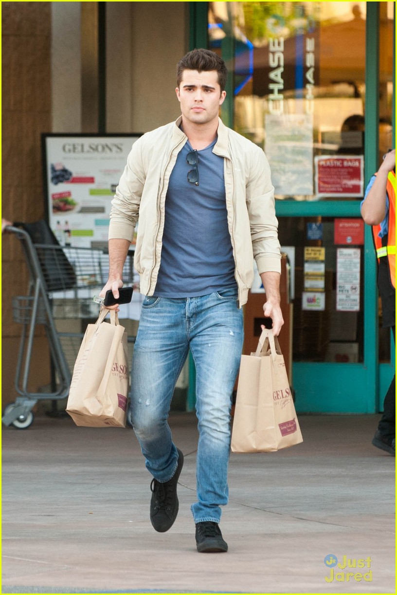 Full Sized Photo of spencer boldman happy birthday ariel winter 01