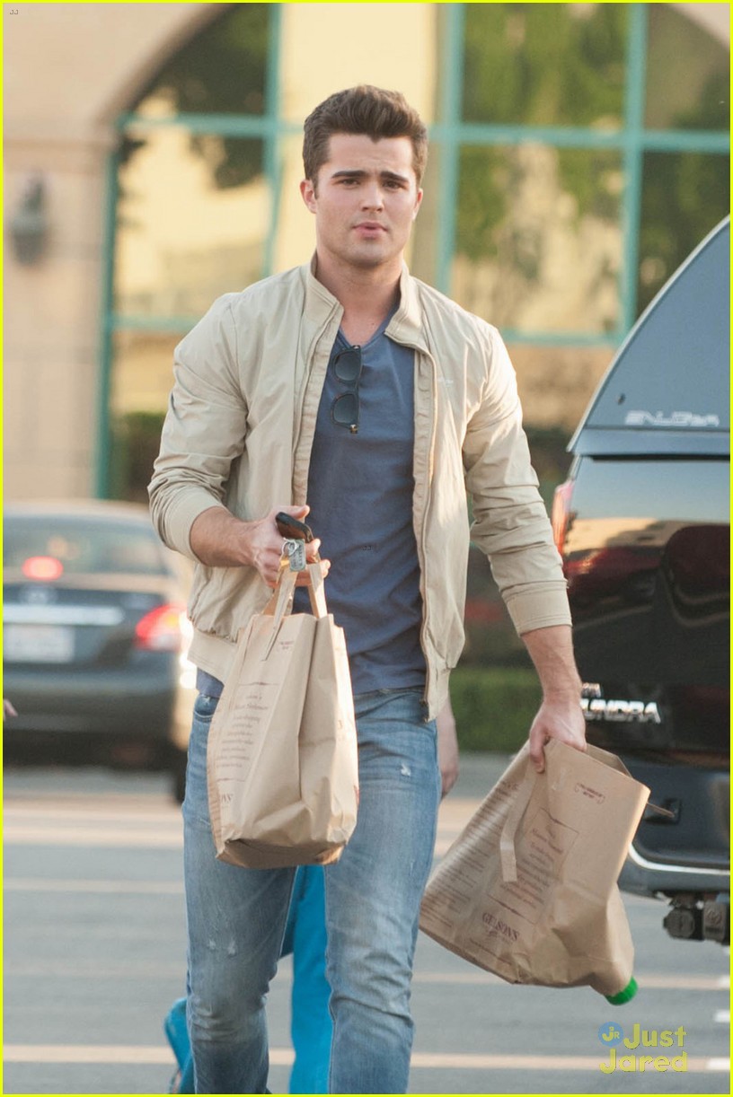 Spencer Boldman: Happy Birthday Ariel Winter! | Photo 641094 - Photo