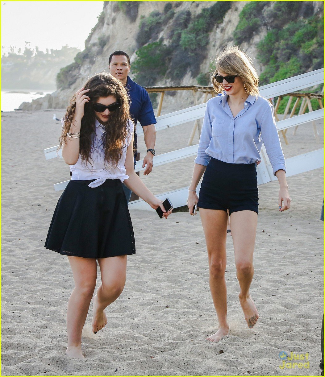 Full Sized Photo of taylor swift lorde beach dancing malibu 22 | Taylor