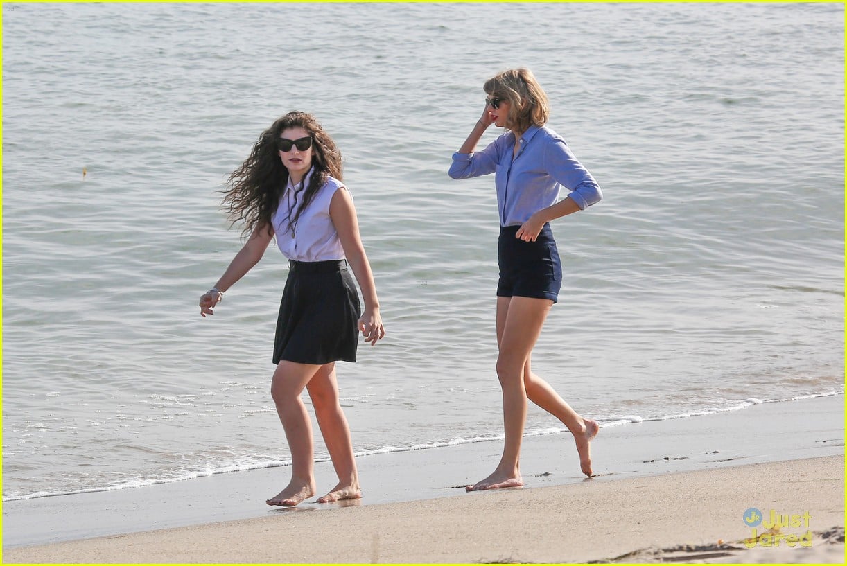 Full Sized Photo of taylor swift lorde beach dancing malibu 23 | Taylor