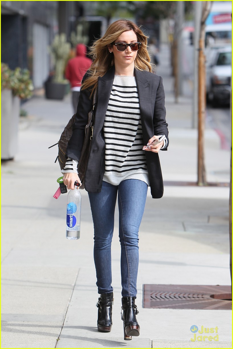 Ashley Tisdale Meets Up with Shenae Grimes | Photo 641325 - Photo ...