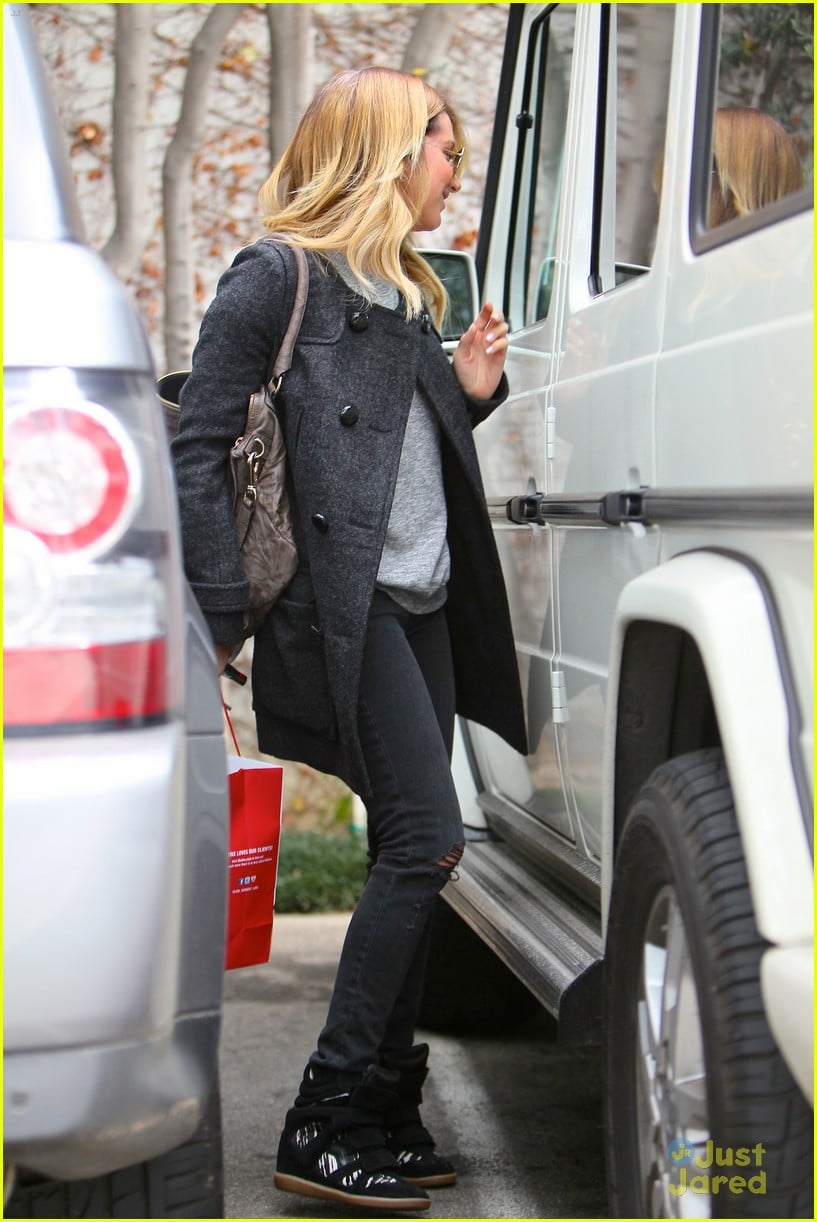 Sometimes, Ashley Tisdale Has A Southern Accent | Photo 642310 - Photo ...