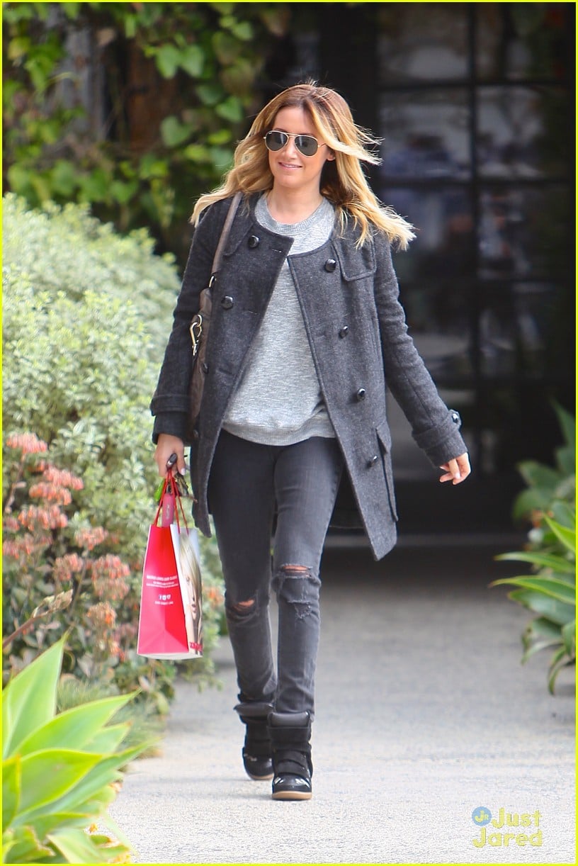 Sometimes, Ashley Tisdale Has A Southern Accent | Photo 642316 - Photo ...