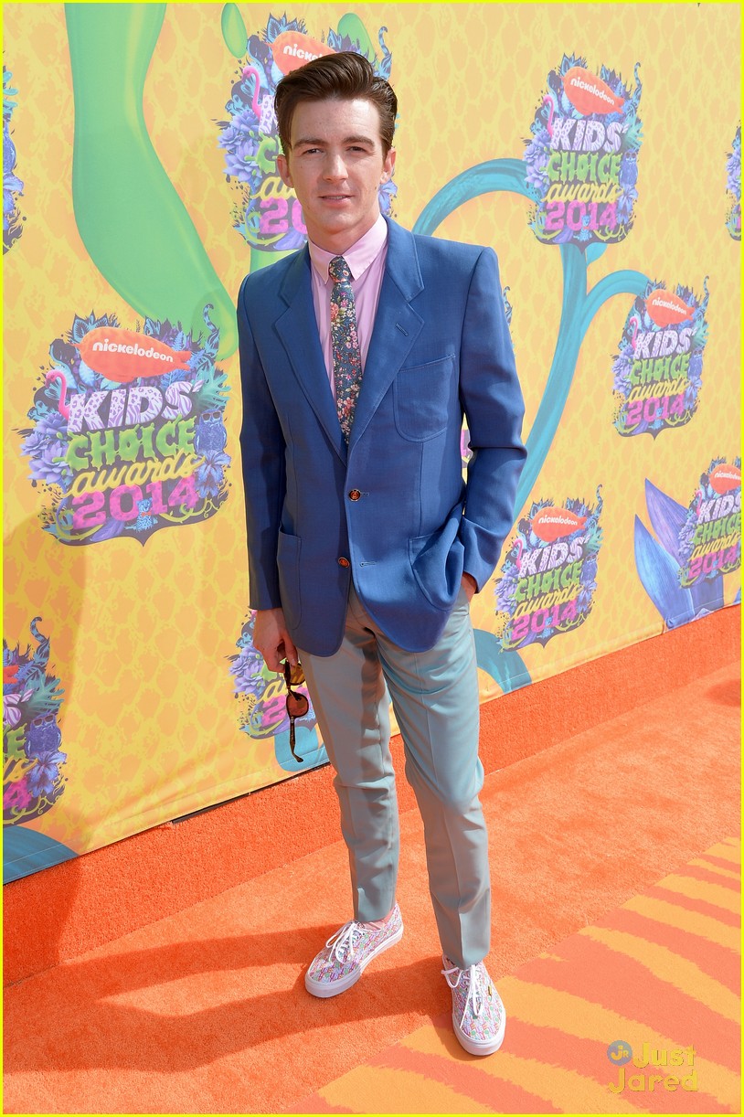 Drake Bell & Josh Peck: Buddies in Blue at the Kids' Choice Awards