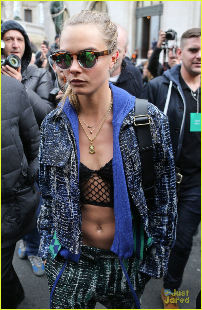 Cara Delevingne Stella McCartney Fashion Show March 9, 2015 – Star Style