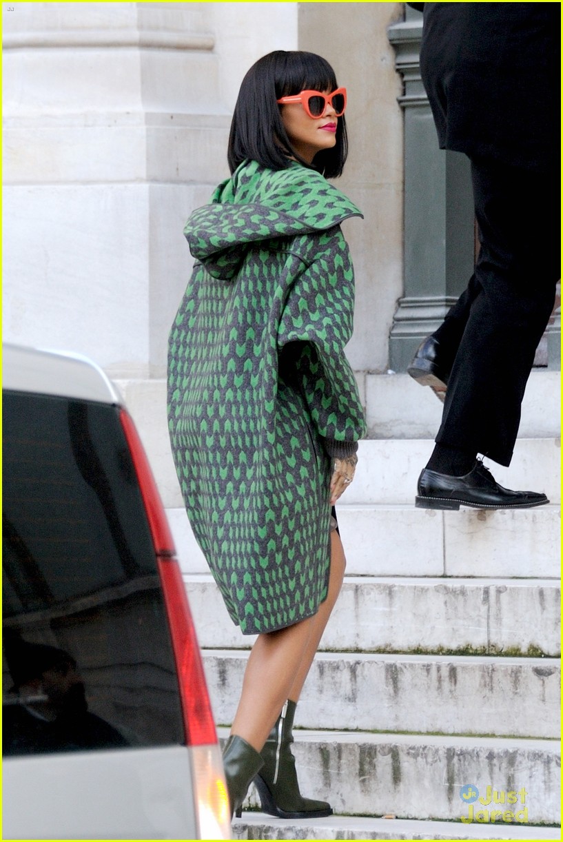 Cara Delevingne: Stella McCartney Fashion Show with Rihanna! | Photo