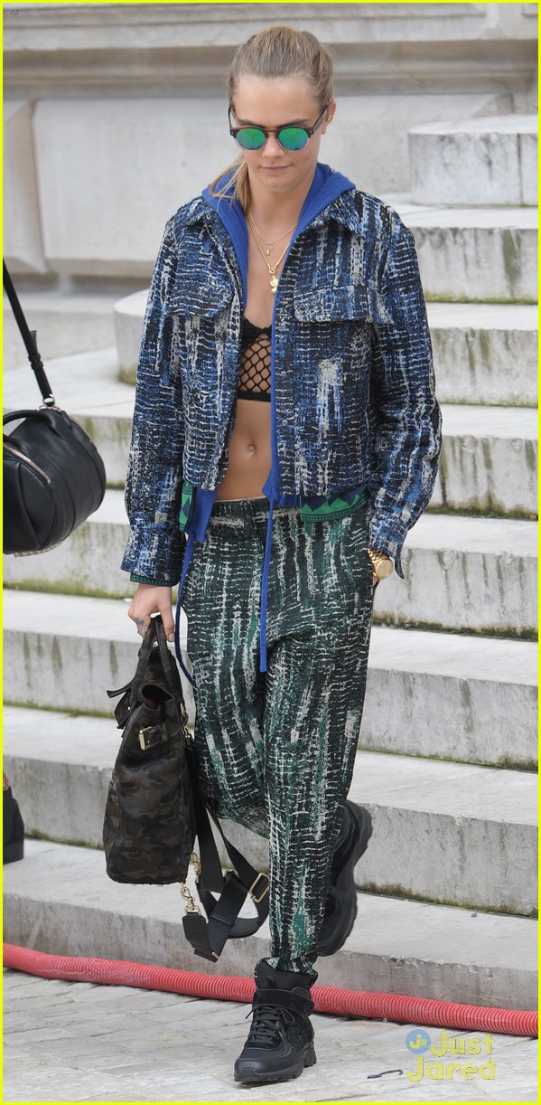 Cara Delevingne Stella Mccartney Fashion Show With Rihanna Photo