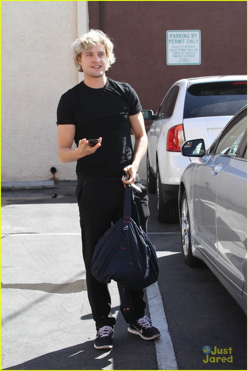 Charlie White Sizes Up His ‘DWTS’ Competition | Photo 654622 - Photo