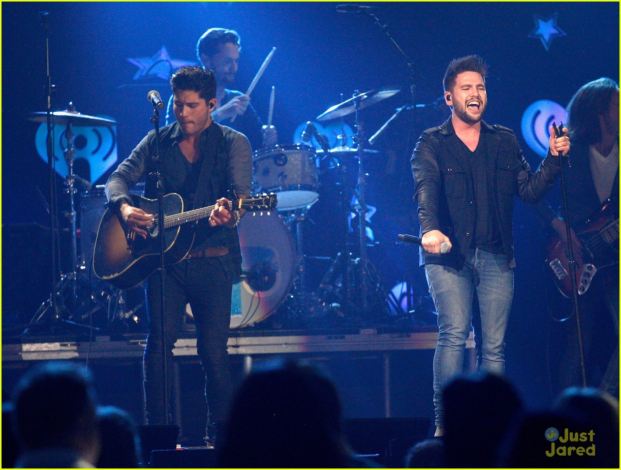 Full Sized Photo of day shay iheart country festival austin 03 Dan