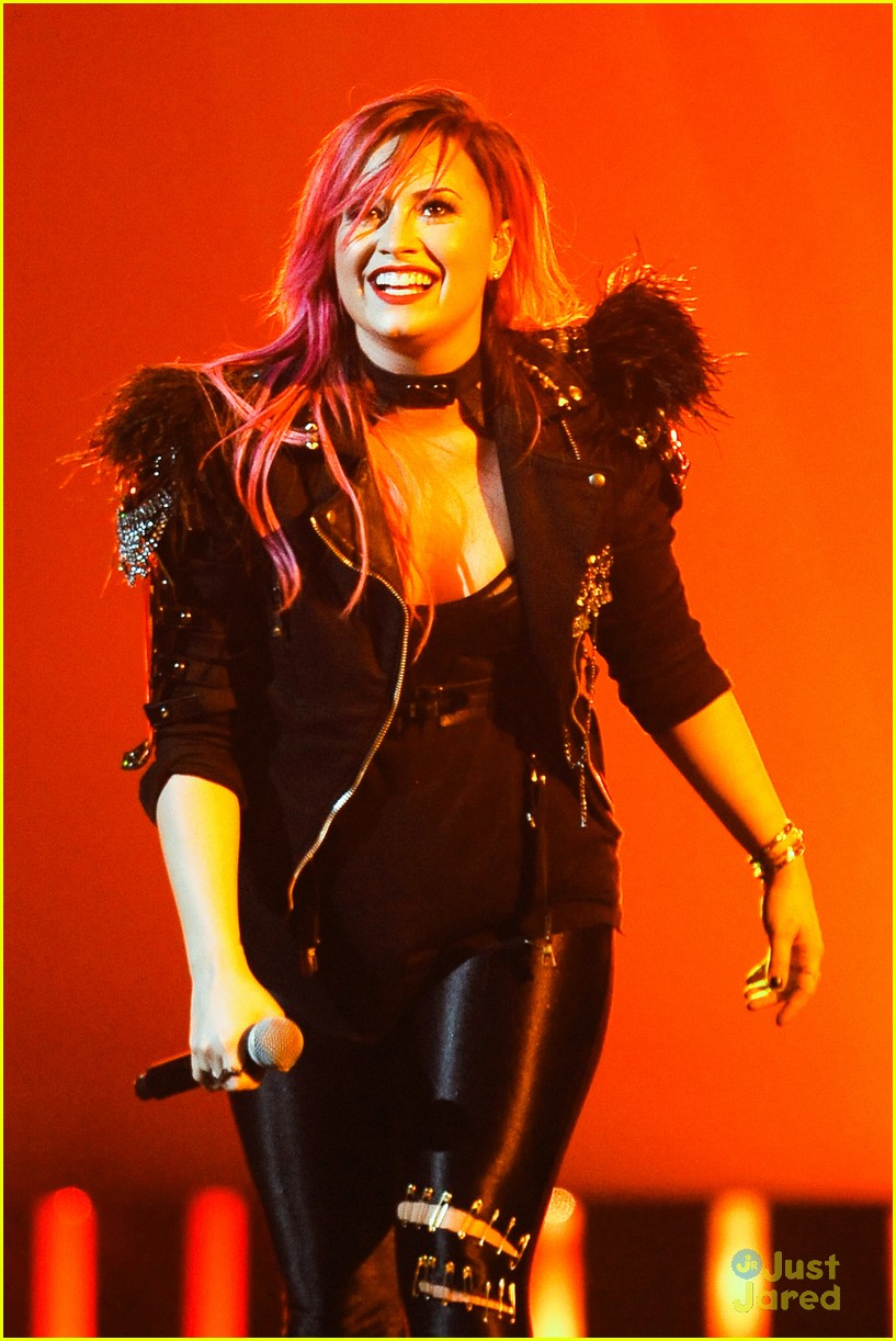 Demi Lovato: 'Jersey, You Blew Me Away!' | Photo 650623 - Photo Gallery ...