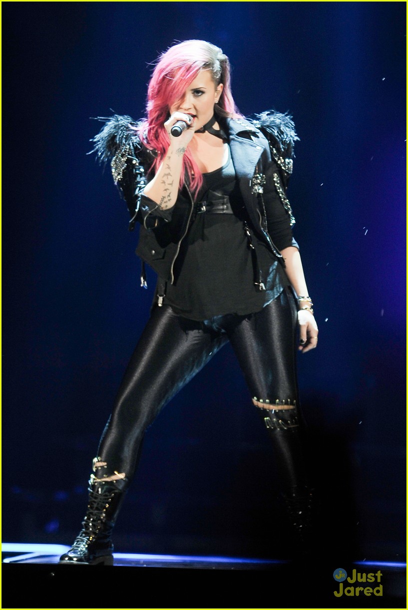 Demi Lovato: 'Jersey, You Blew Me Away!' | Photo 650626 - Photo Gallery ...