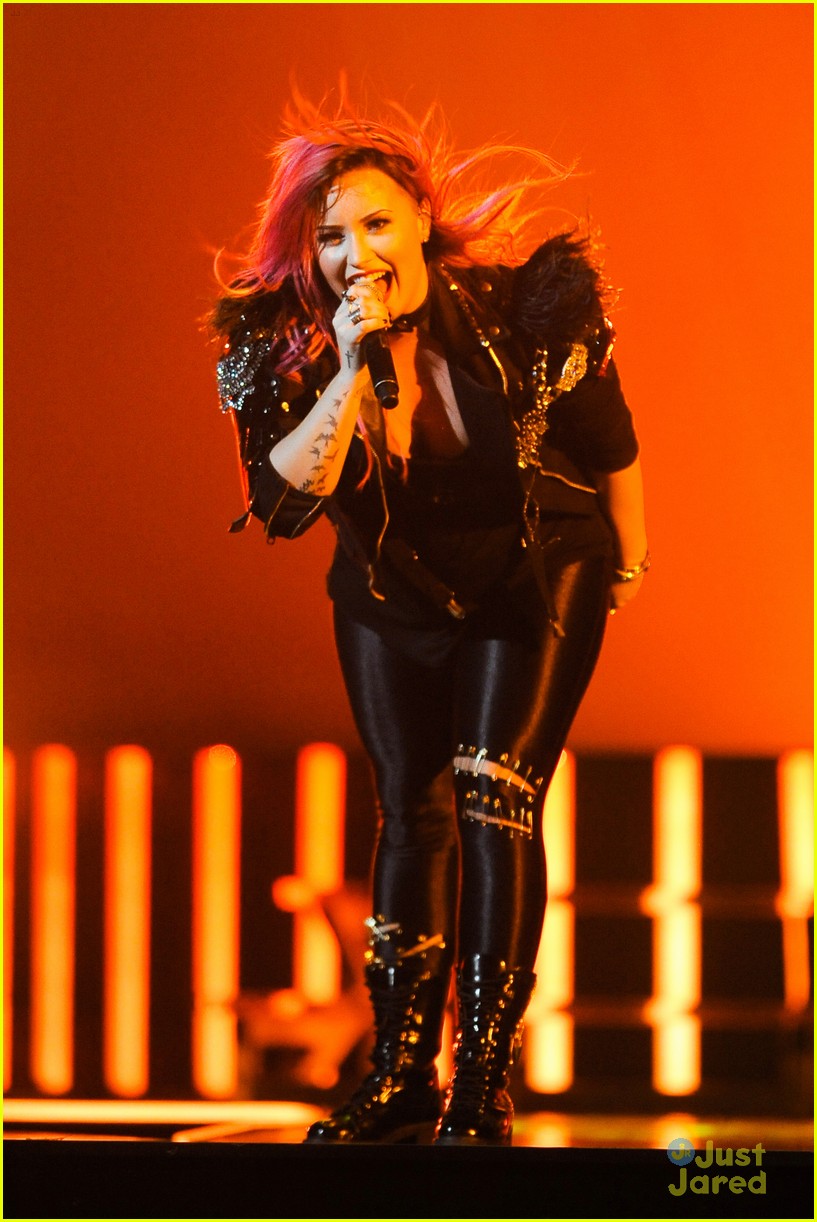 Demi Lovato: 'Jersey, You Blew Me Away!' | Photo 650628 - Photo Gallery ...