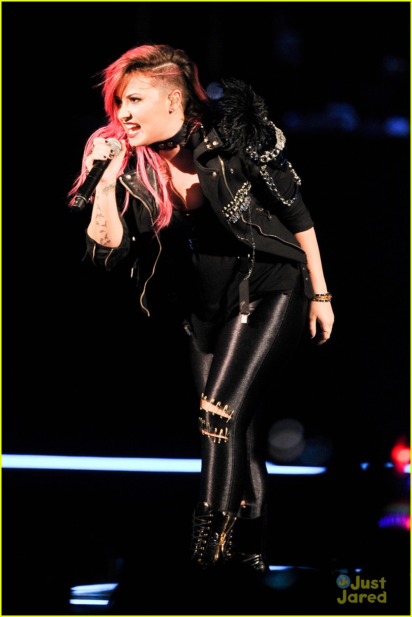 Demi Lovato: 'Jersey, You Blew Me Away!' | Photo 650629 - Photo Gallery ...