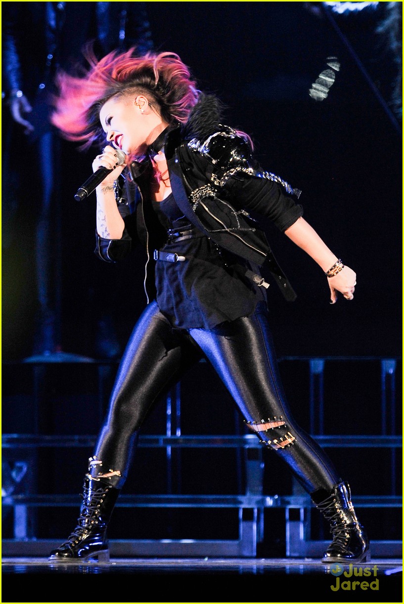 Demi Lovato: 'Jersey, You Blew Me Away!' | Photo 650630 - Photo Gallery ...