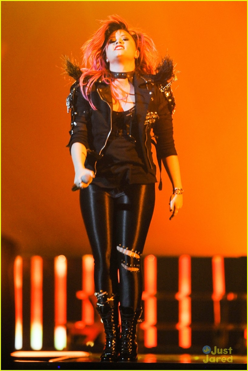 Demi Lovato: 'Jersey, You Blew Me Away!' | Photo 650633 - Photo Gallery ...