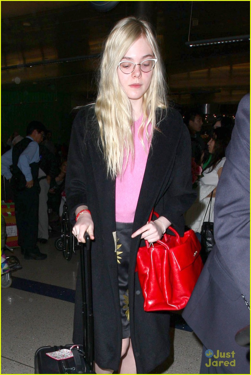 Elle Fanning Never Gets Rid of Her Clothes | Photo 650682 - Photo ...
