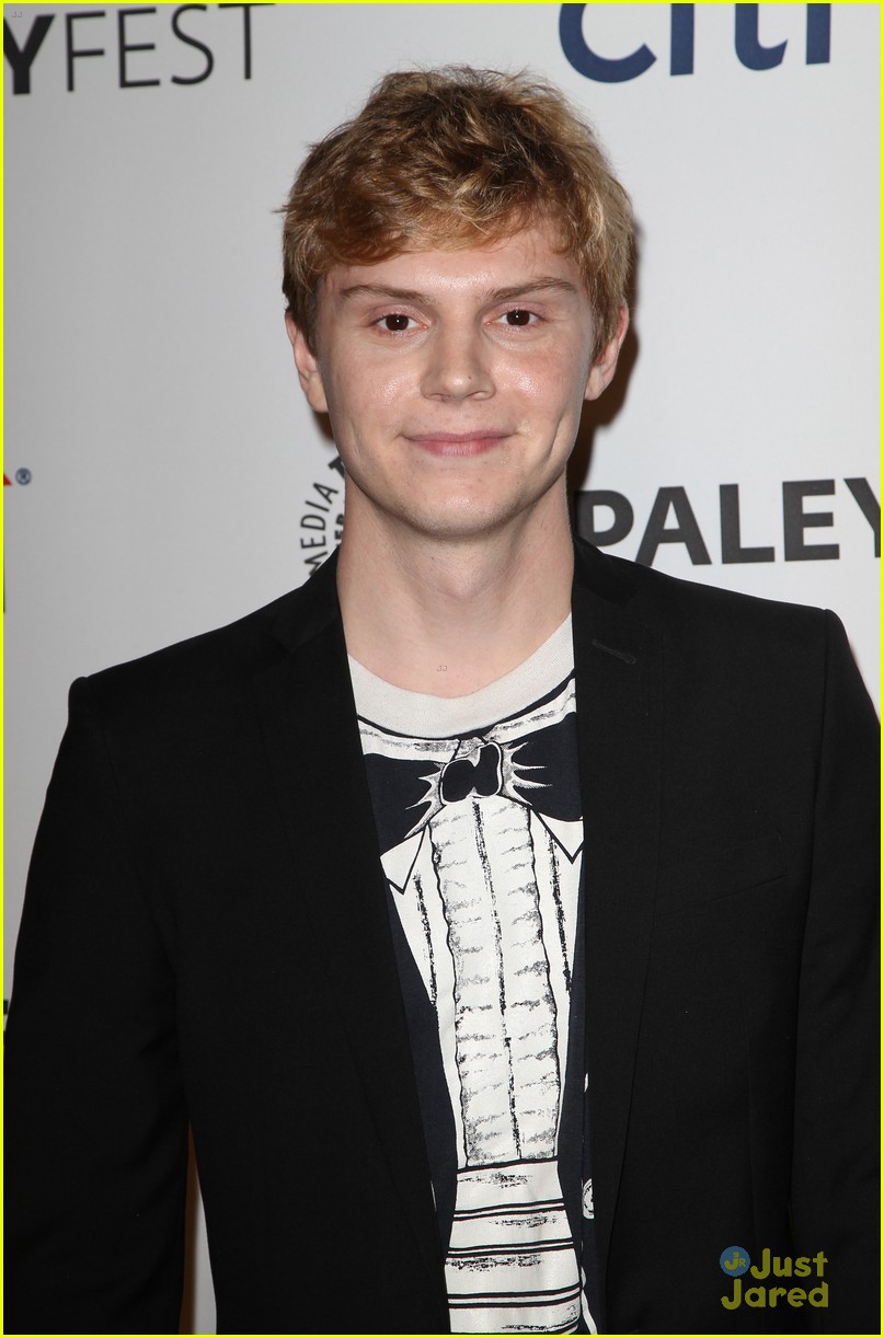 Full Sized Photo of emma roberts evan peters paleyfest coven panel 09 ...