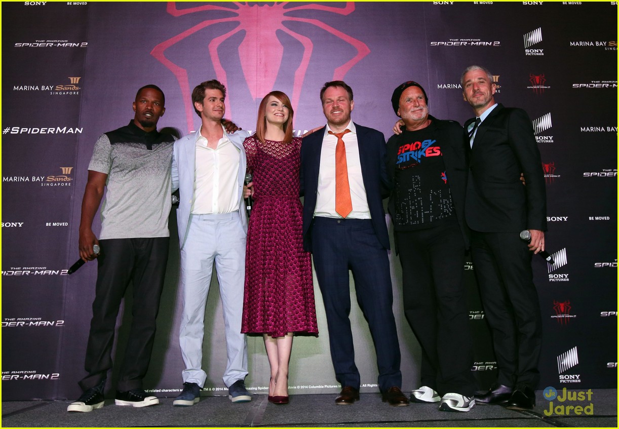 Full Sized Photo of emma stone andrew garfield spiderman singapore 08