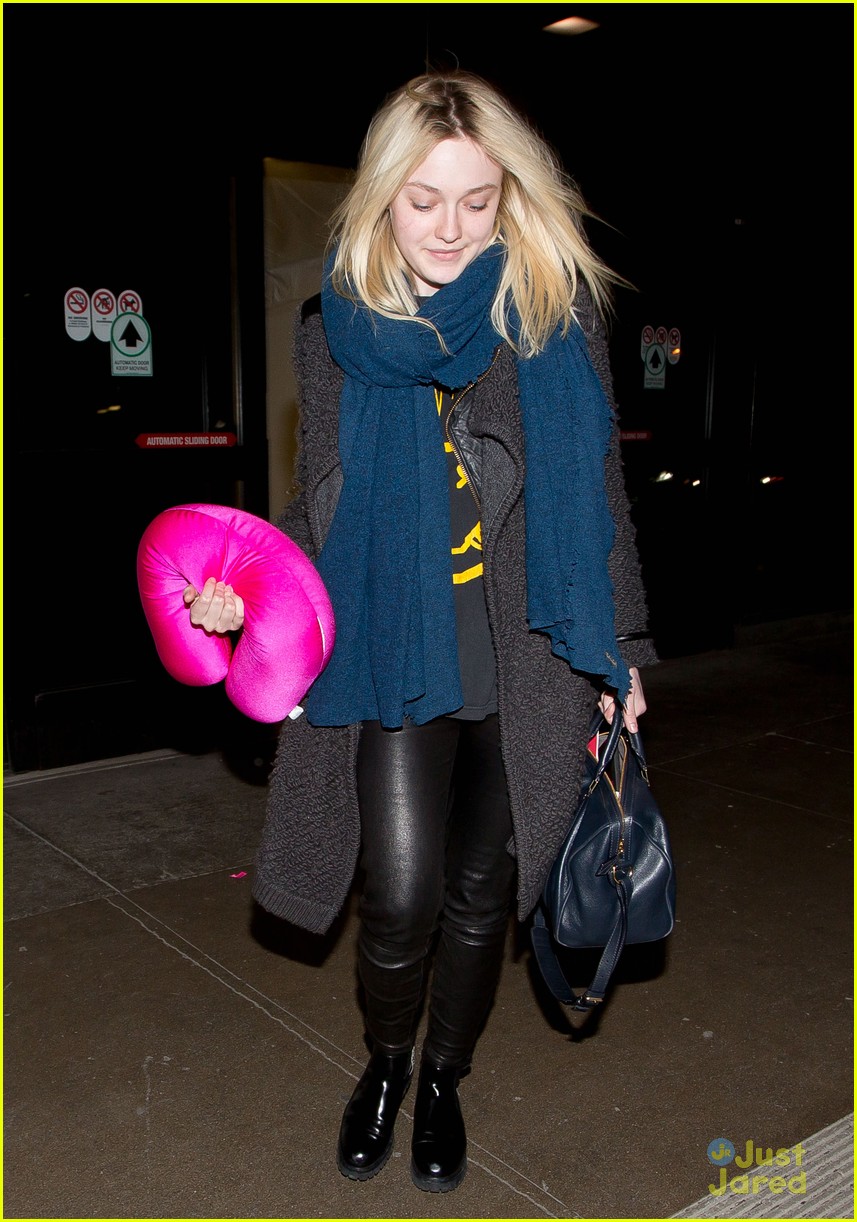 Elle Fanning Dines Out in Paris; Dakota Fanning Comes Back to Los