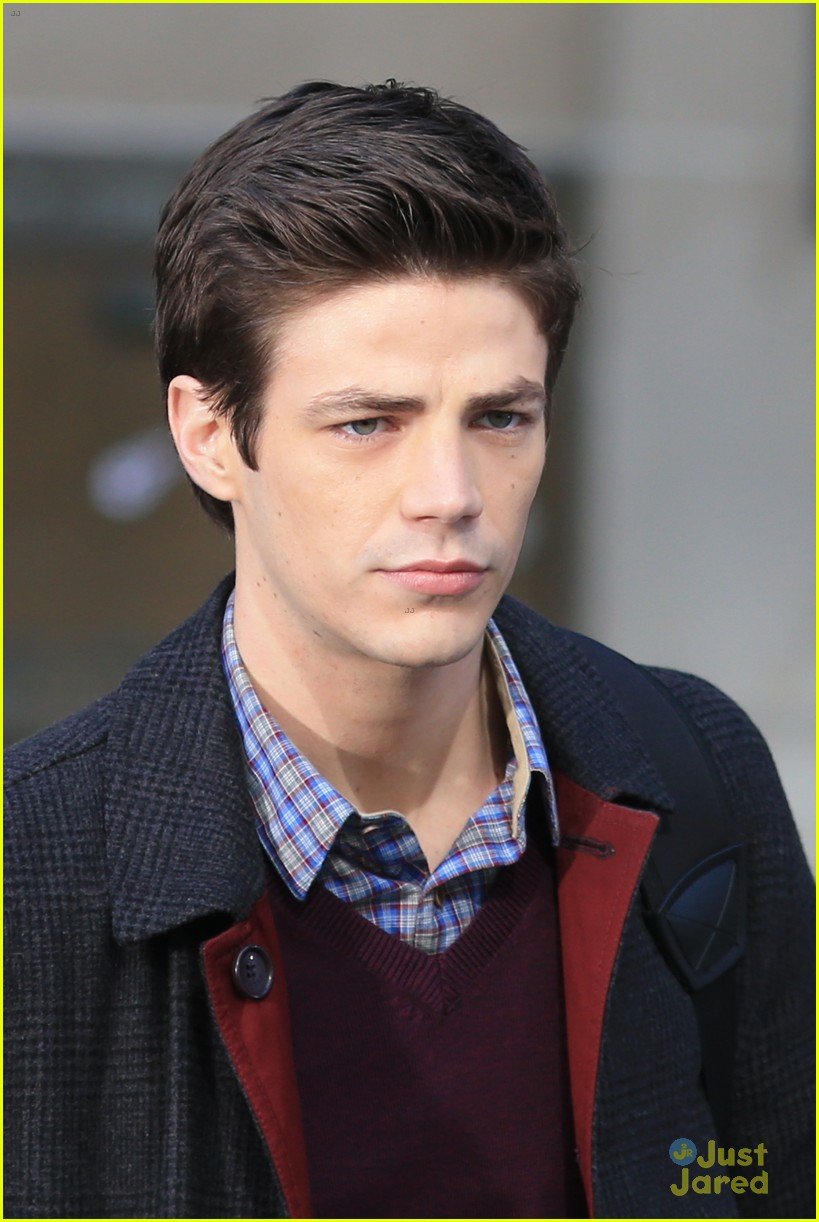 Grant Gustin Broke Twitter After Flash Costume Reveal? | Photo 652333 ...