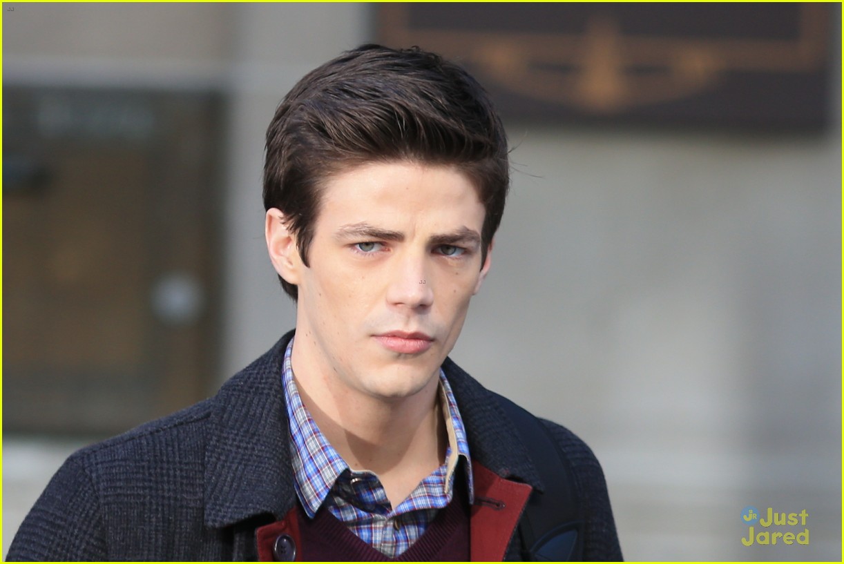 Grant Gustin Broke Twitter After Flash Costume Reveal? | Photo 652336 ...