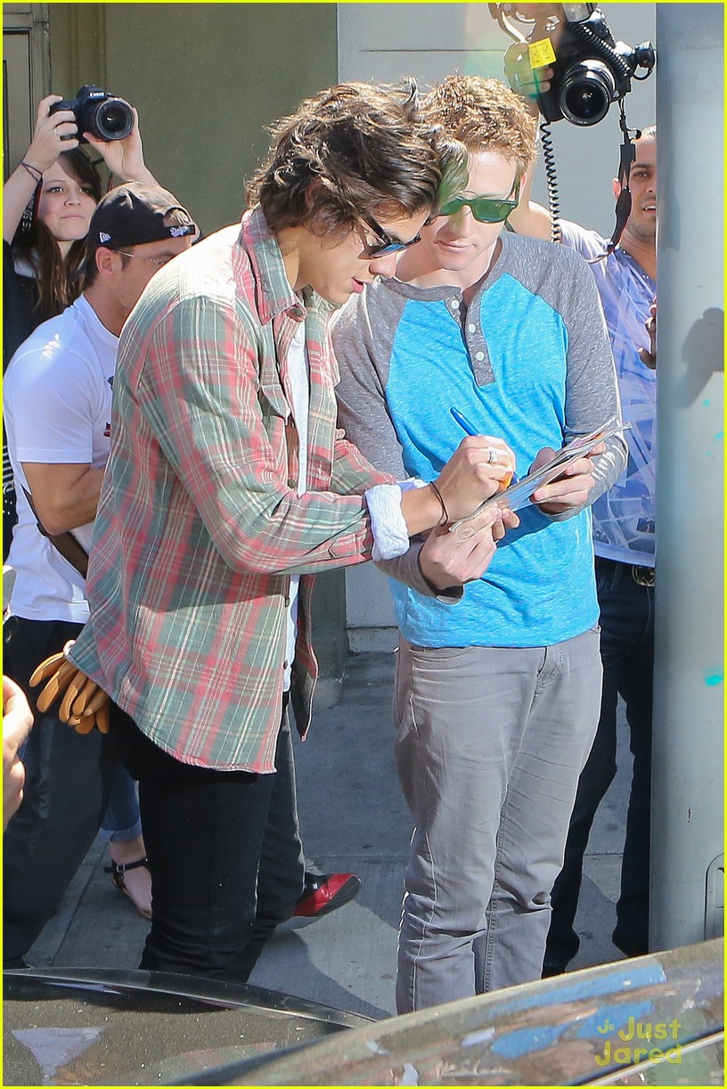 Harry Styles Braves Sea of Paparazzi for Lunch in West Hollywood: Photo  651985, Harry Styles, One Direction Pictures