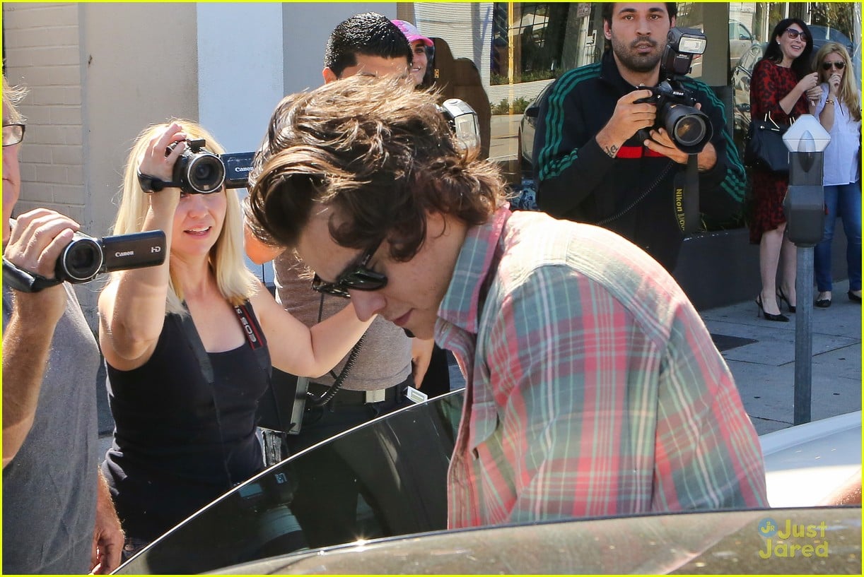 Harry Styles Braves Sea of Paparazzi for Lunch in West Hollywood: Photo  651986, Harry Styles, One Direction Pictures