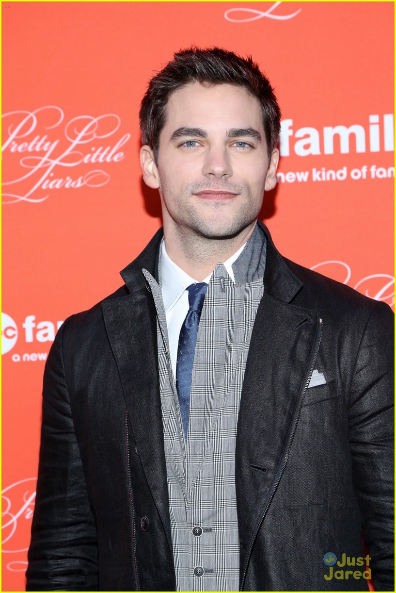 Ian Harding & Brant Daugherty: 'Pretty Little Liars' Live Chat Season ...