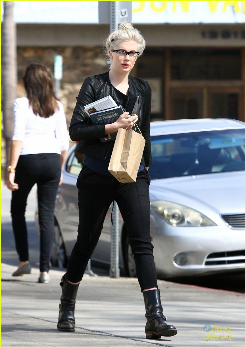 Ireland Baldwin: Sweet Butter Kitchen Stop Before Announcing Split with ...