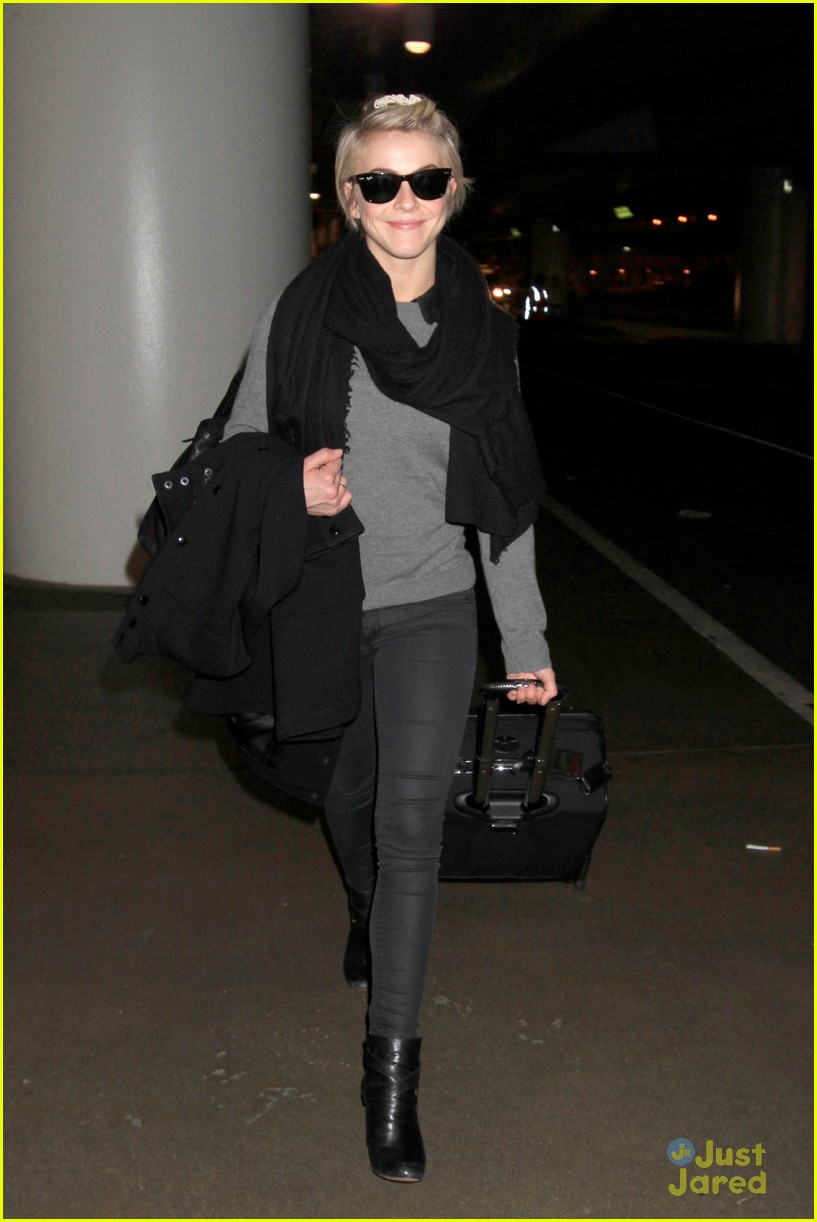 Full Sized Photo of julianne hough nail salon after lax arrival 03