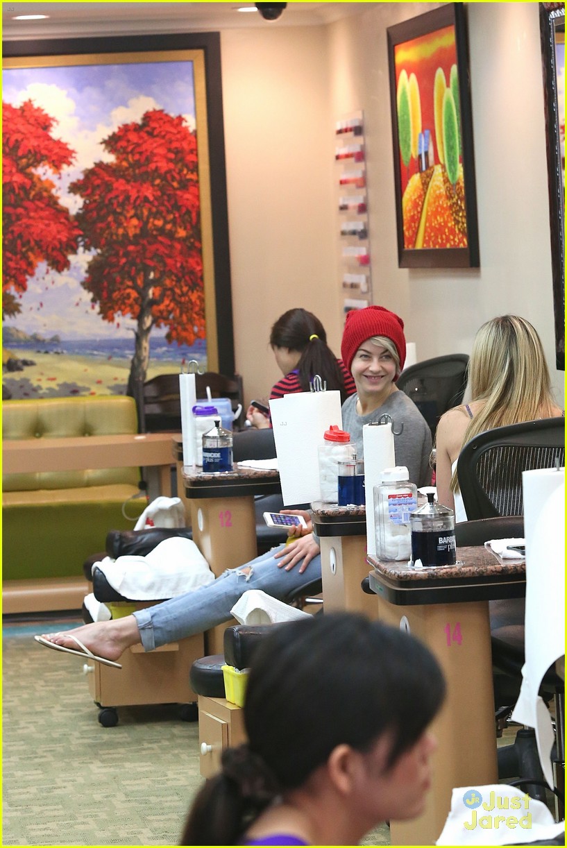 Full Sized Photo of julianne hough nail salon after lax arrival 06