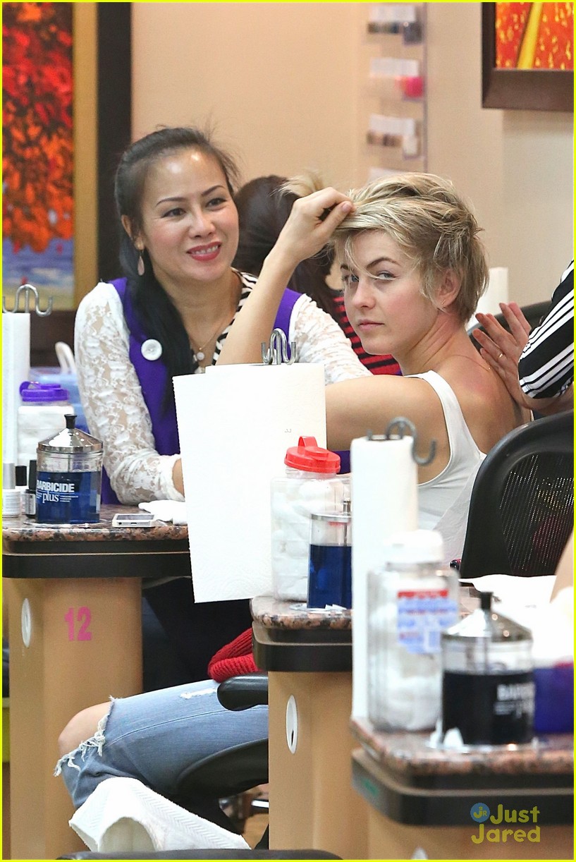 Full Sized Photo of julianne hough nail salon after lax arrival 10