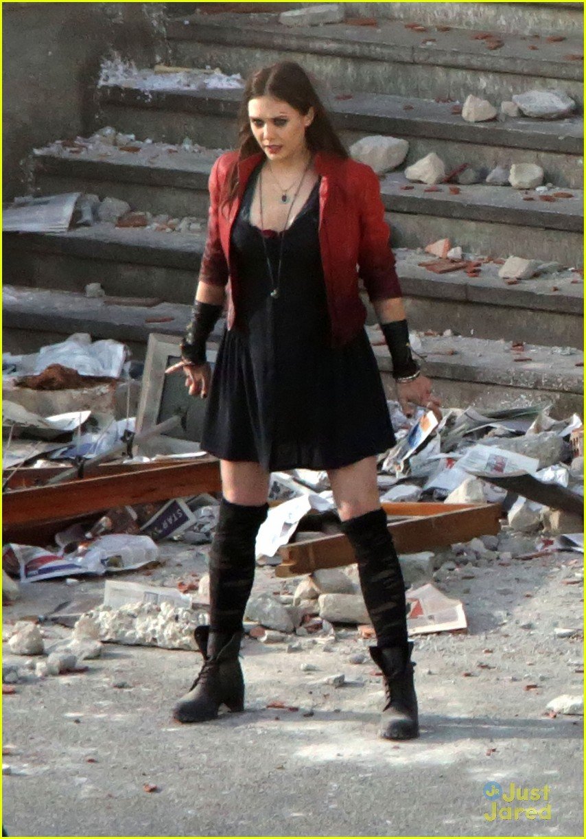 Elizabeth Olsen Gets Touched Up on 'Avengers' Set | Photo 656783 ...