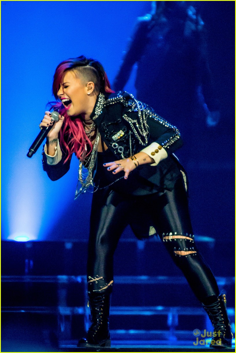 is Fantastisk Wedge Demi Lovato Exposes the 'Neon Lights Tour' in New Vevo Video!: Photo 652798  | Demi Lovato Pictures | Just Jared Jr.