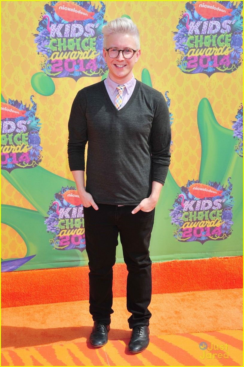 Tyler Oakley Helped Raise Over $500,000 for The Trevor Project for His Birthday!: Photo 658210 | Kids Awards, Tyler Oakley Pictures | Just Jared