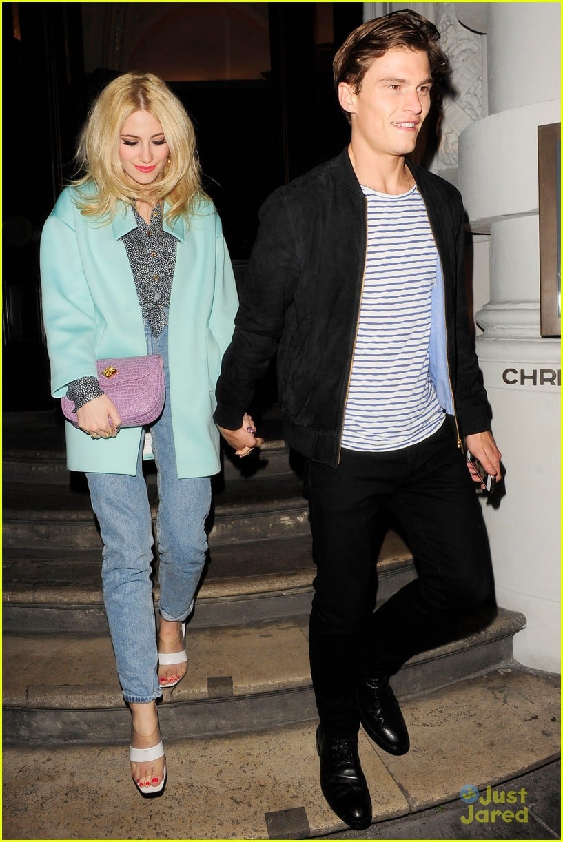 Pixie Lott Shares Late Night Dinner With Oliver Cheshire After Nasty Signing Photo 653107 8965