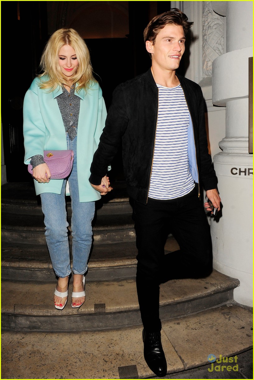 Full Sized Photo of pixie lott oliver cheshire friday date night 13