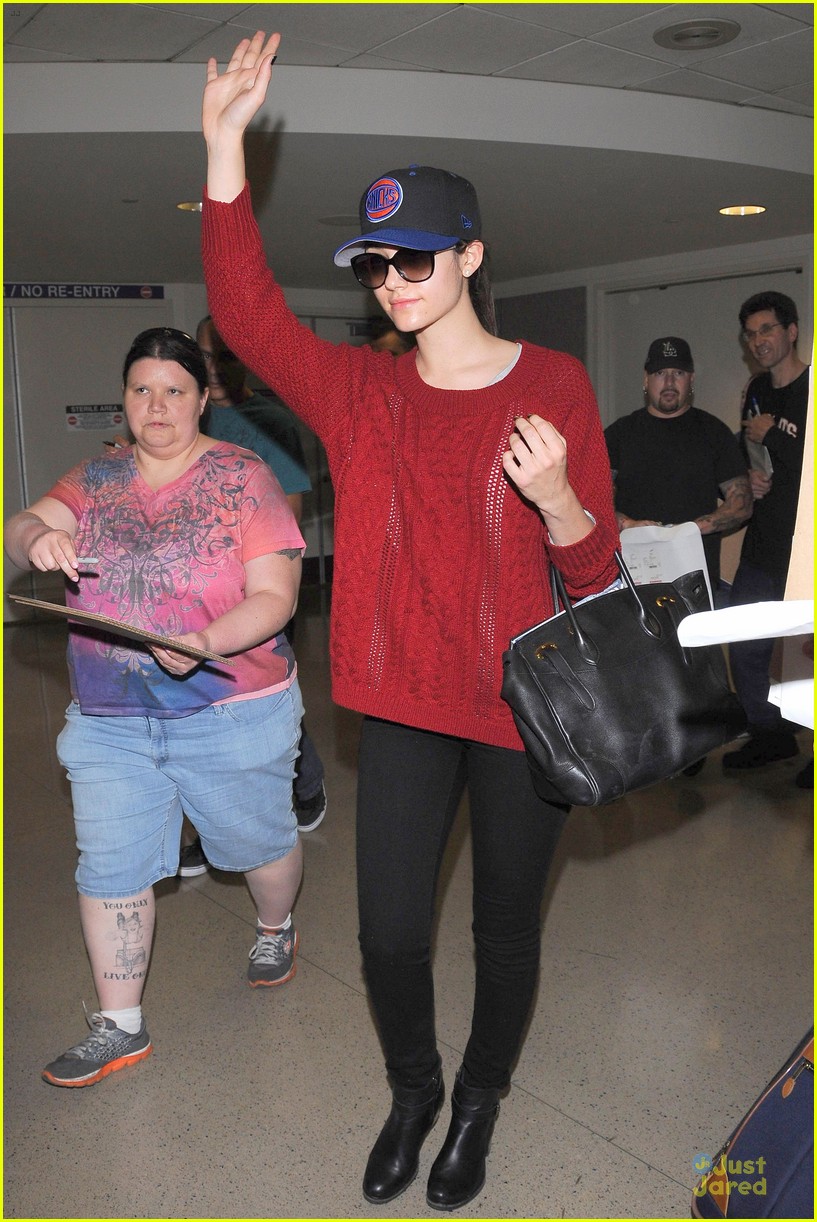 Emmy Rossum LAX Airport January 1, 2012 – Star Style