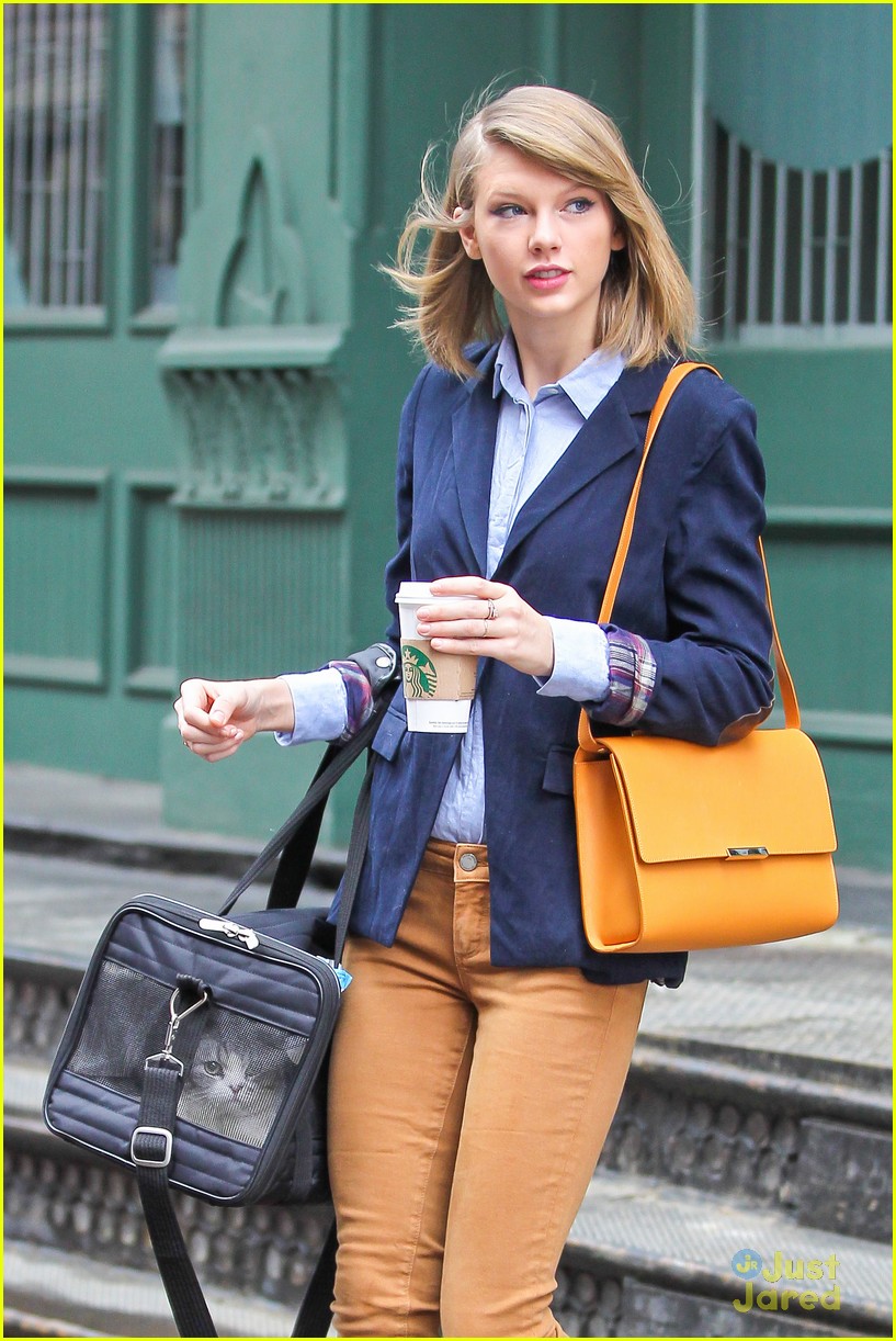 full-sized-photo-of-taylor-swift-biggest-celebrity-player07-taylor