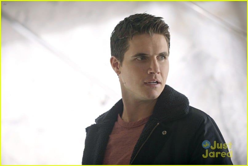 'The Tomorrow People' Interview: Robbie Amell Previews the 'Calm Before ...