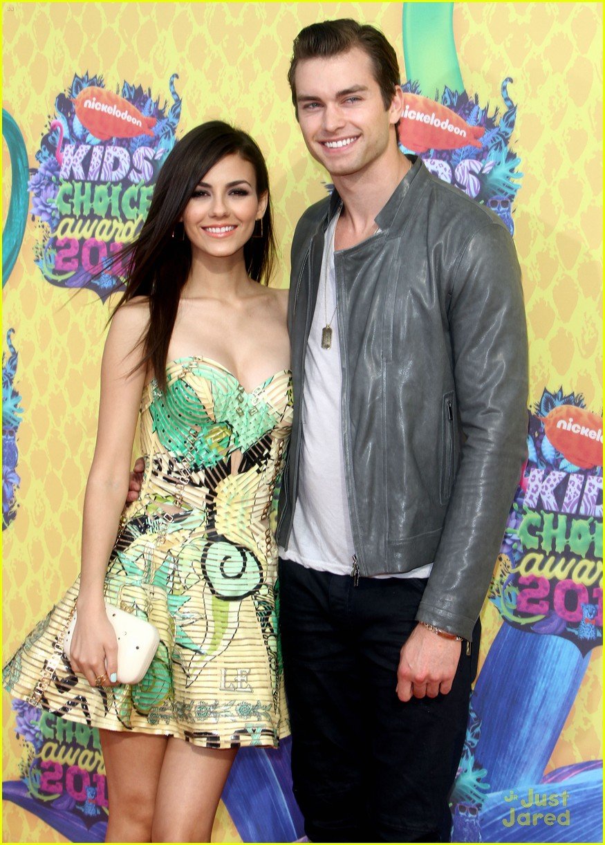 Victoria Justice Brings Boyfriend Pierson Fode to Kids' Choice Awards