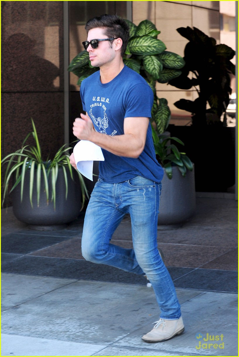 Zac Efron Talks Filming Shirtless Scenes for 'Neighbors' | Photo 652014 ...