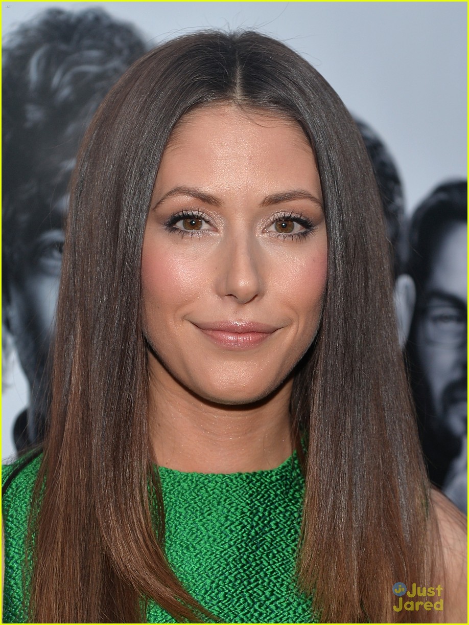 Amanda Crew Shows Off Midriff At Silicon Valley Premiere Photo 660082 Photo Gallery Just 