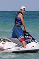austin mahone shirtless beachside selfies with fans 03