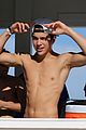 austin mahone shirtless beachside selfies with fans 04
