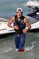 austin mahone shirtless beachside selfies with fans 05