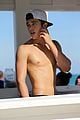 austin mahone shirtless beachside selfies with fans 06