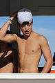 austin mahone shirtless beachside selfies with fans 08