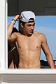 austin mahone shirtless beachside selfies with fans 12